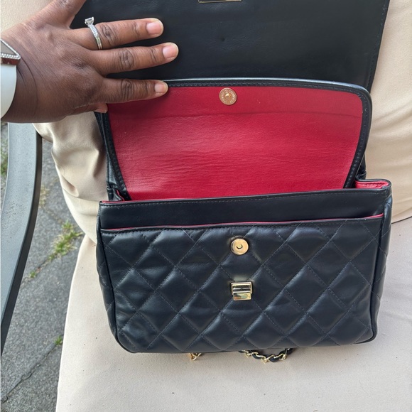 Elegant Black Quilted Handbag - Picture 4 of 8